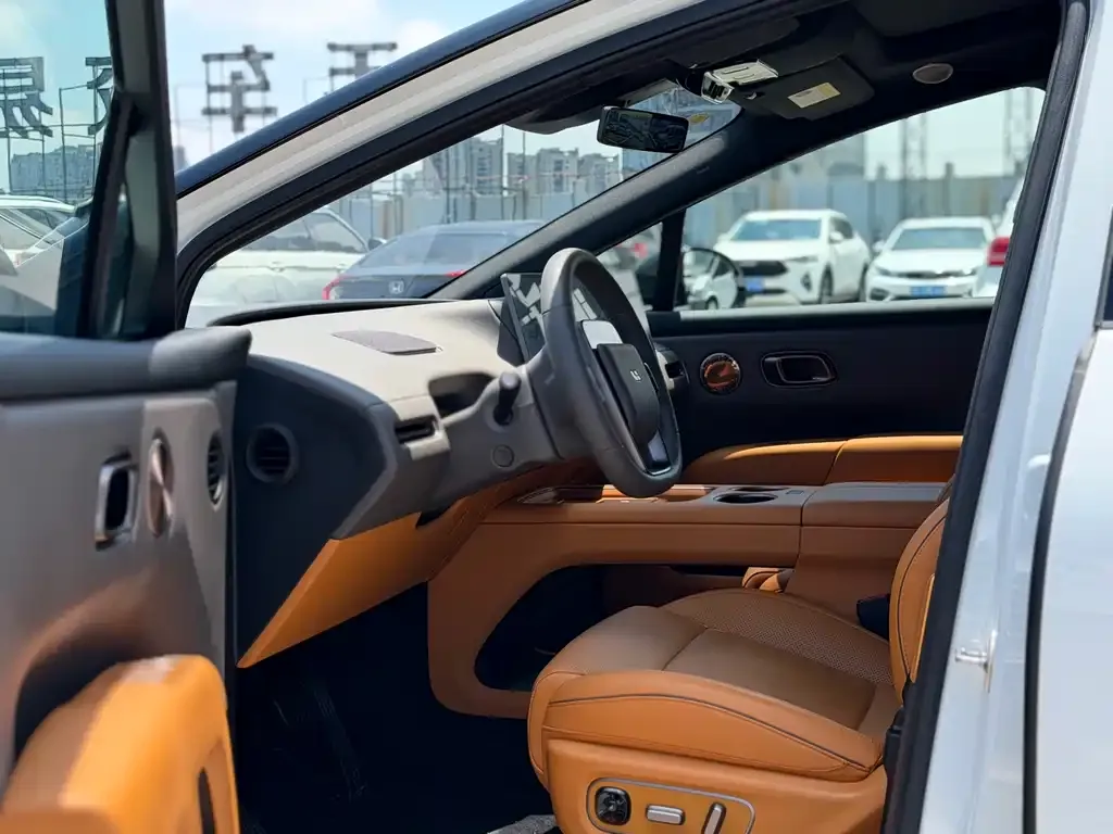 Li Auto i8 — фото 8
