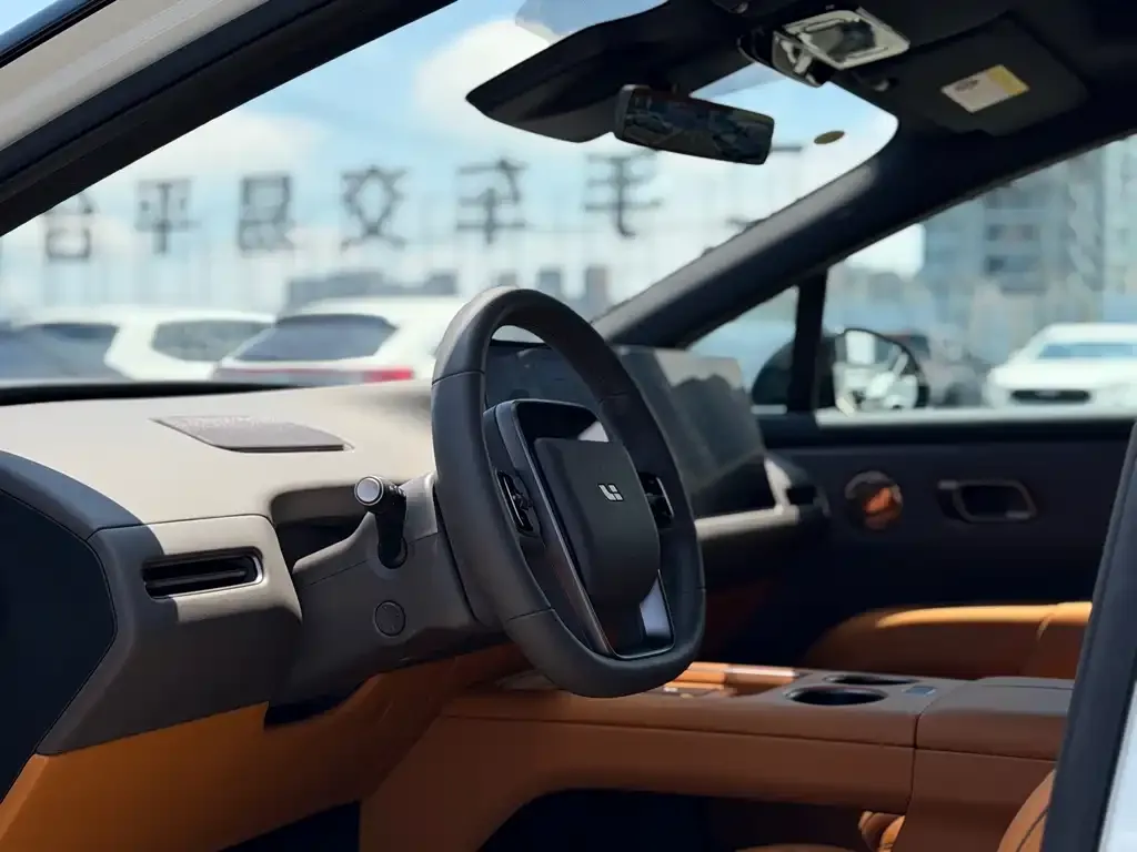 Li Auto i8 — фото 2