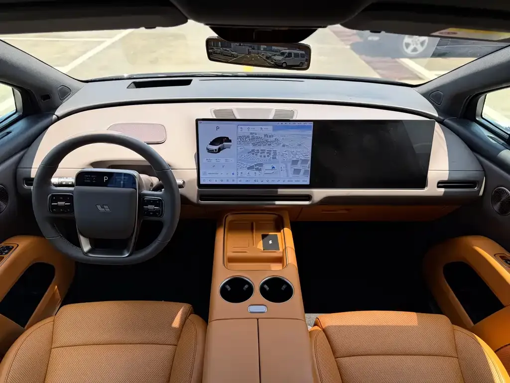 Li Auto i8 — фото 10