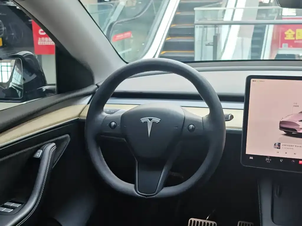Tesla Model Y — фото 2