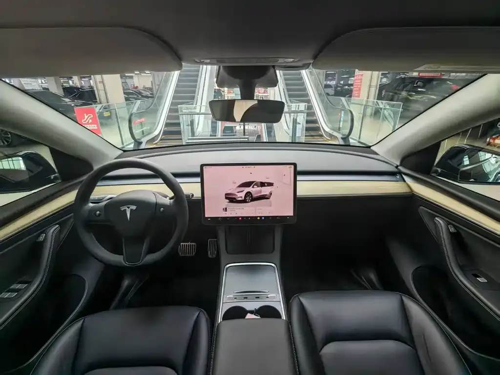 Tesla Model Y — фото 9