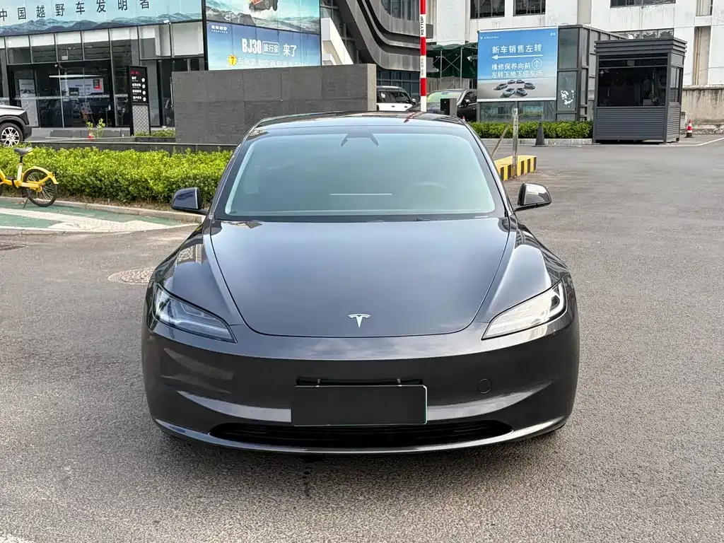 Tesla Model 3 — фото 9