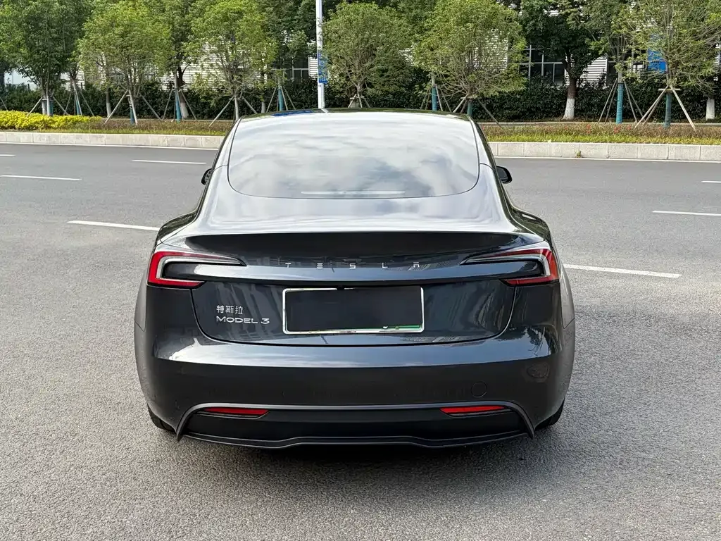Tesla Model 3 — фото 4