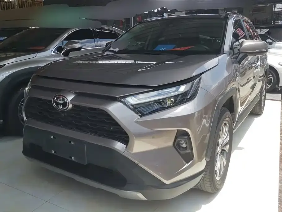Toyota RAV4 — фото 1