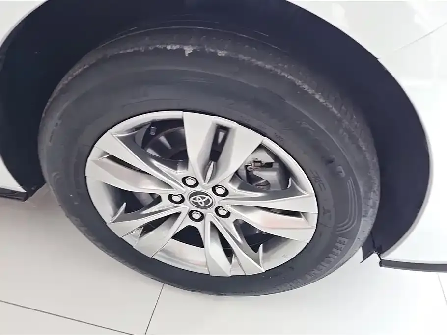 Toyota Sienna — фото 2