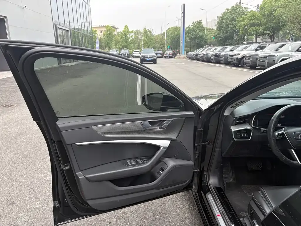 Audi A6L 2025 из CN, фото 8