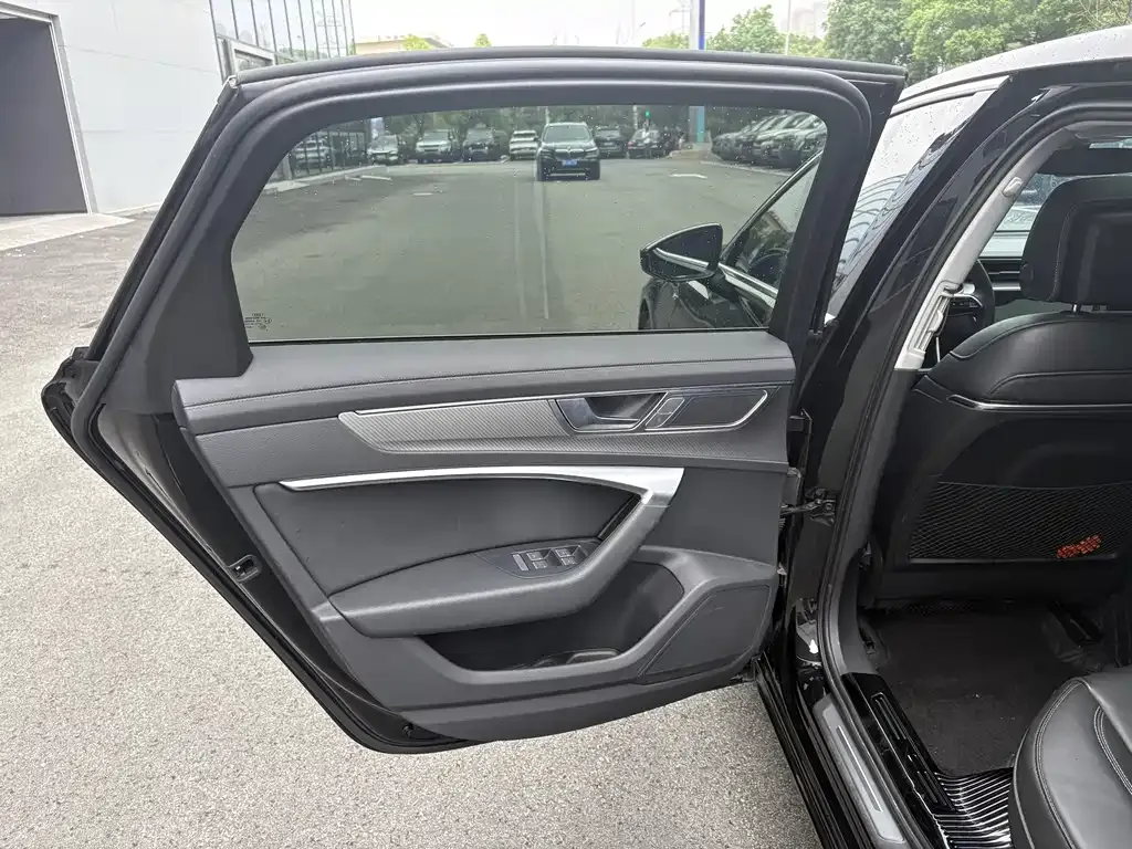 Audi A6L 2025 из CN, фото 10