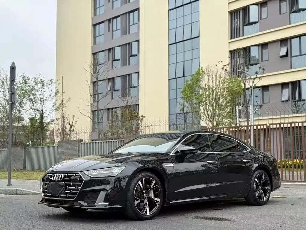 Audi A7L — фото 1