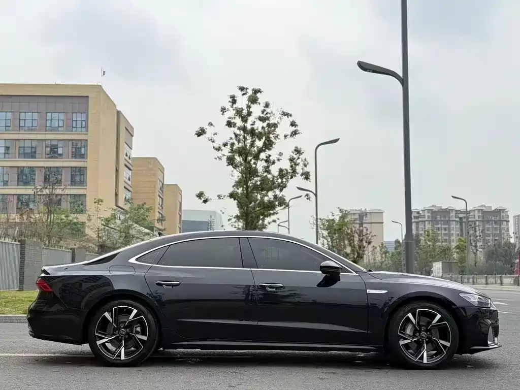 Audi A7L — фото 2