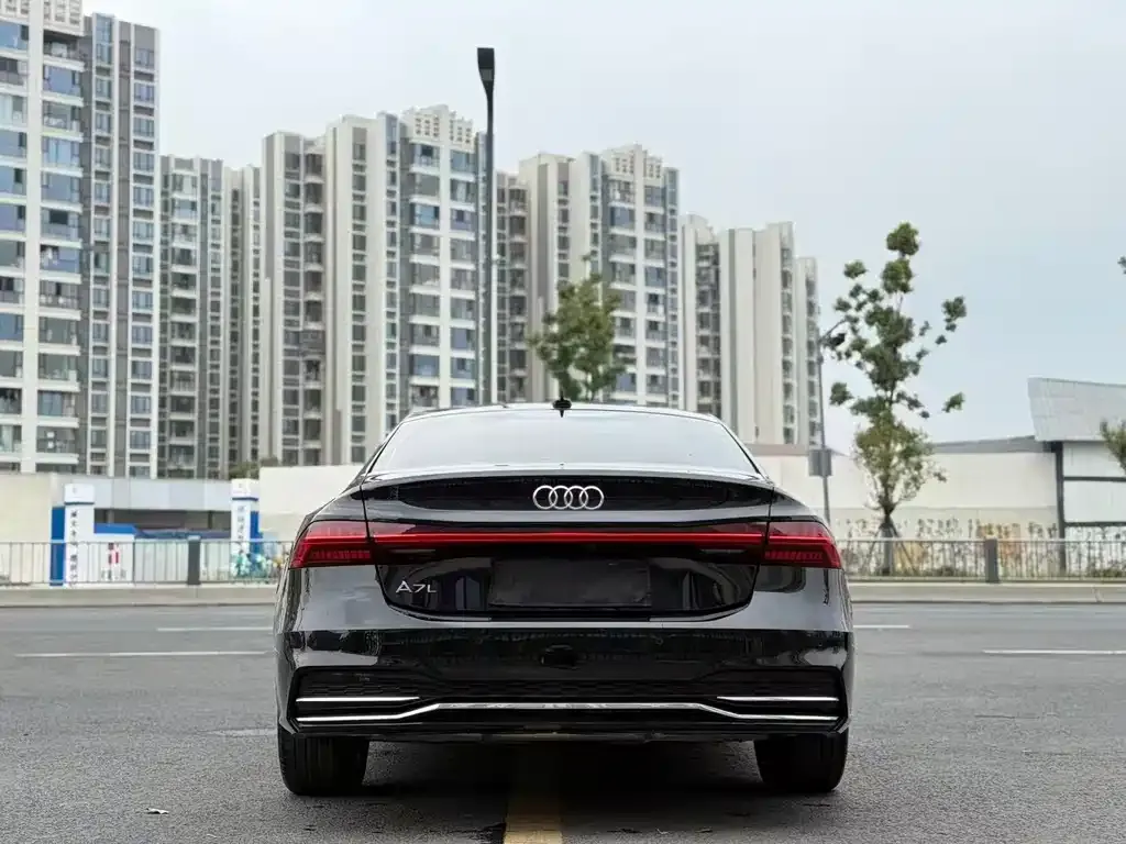 Audi A7L — фото 8