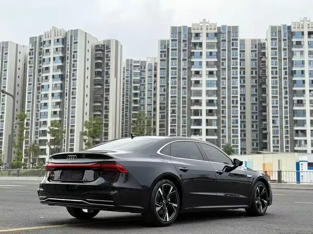 Audi A7L — фото 6
