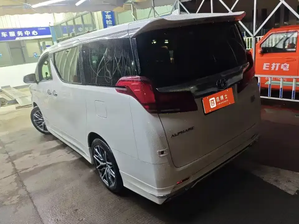 Toyota Alphard — фото 5