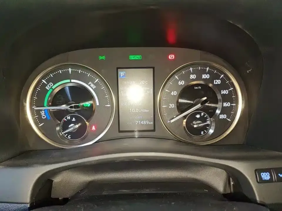 Toyota Alphard — фото 2