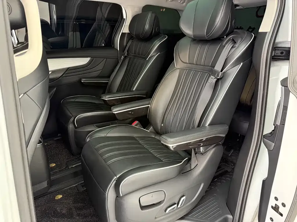 Roewe iMAX8 — фото 7