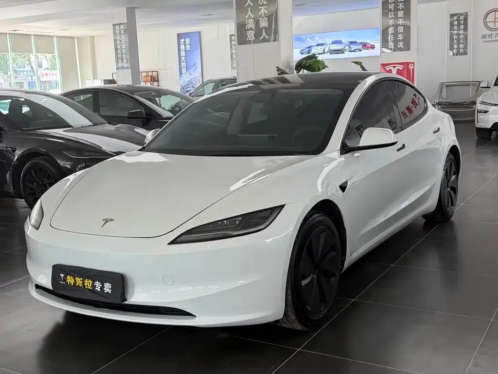 Tesla Model 3 — фото 1