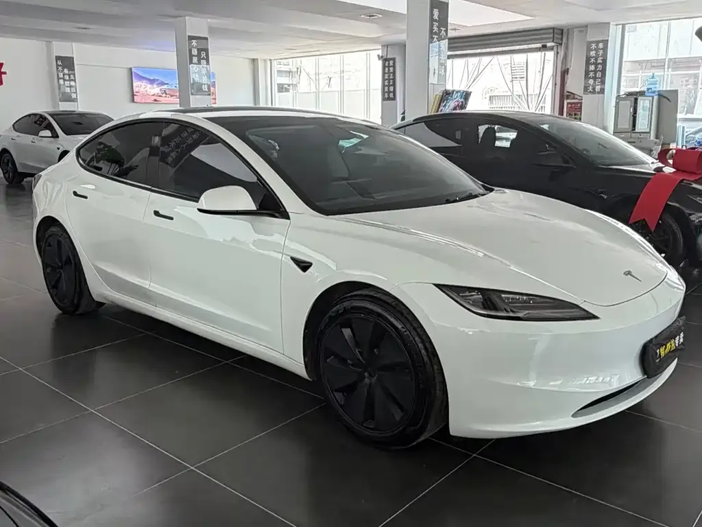 Tesla Model 3 — фото 7