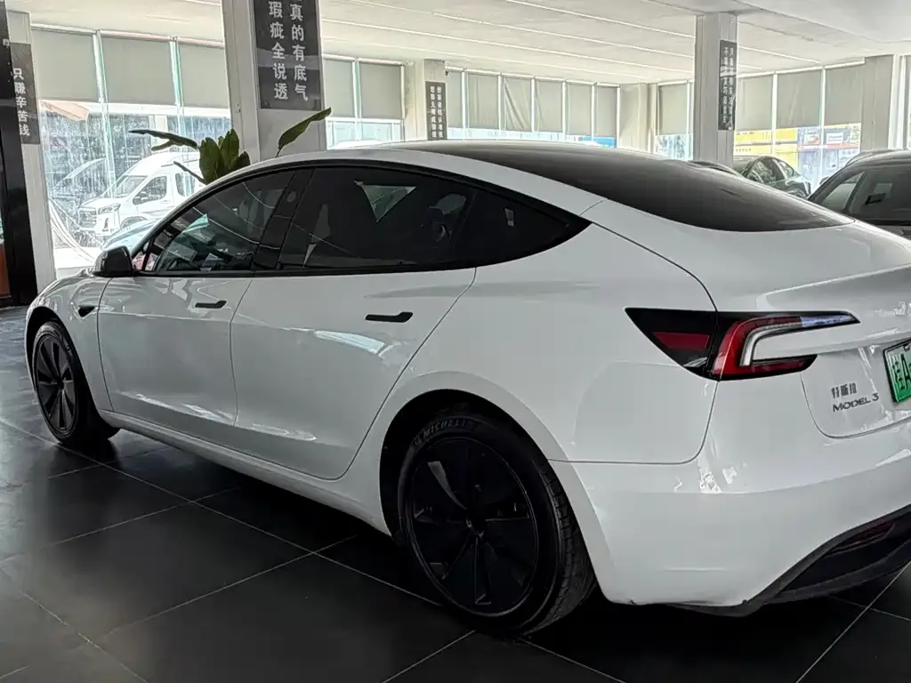 Tesla Model 3 — фото 6
