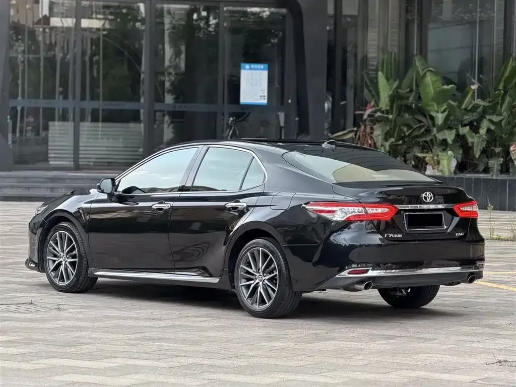 Toyota Camry — фото 9