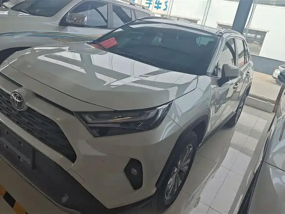 Toyota RAV4 — фото 1