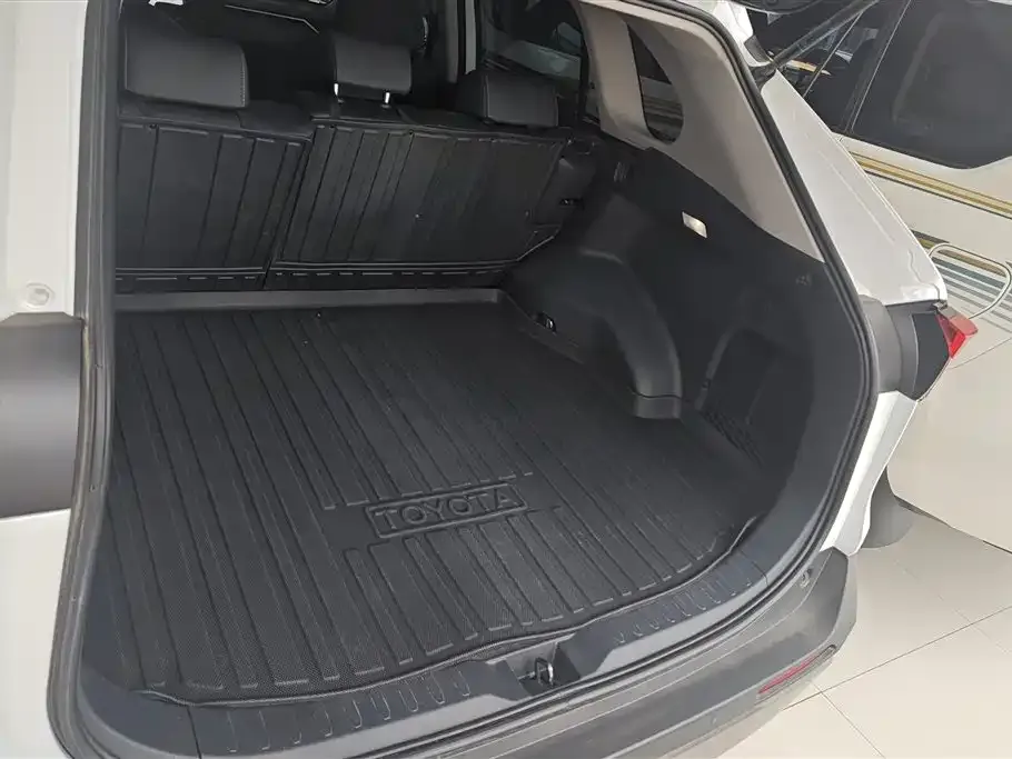 Toyota RAV4 — фото 8