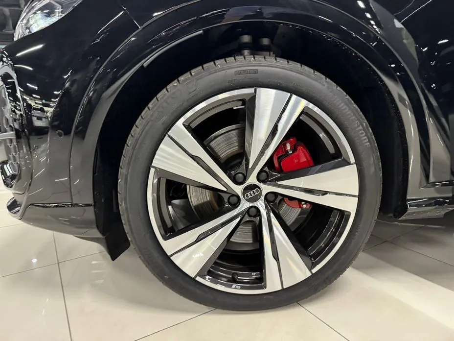 Audi Q5 2025 из KR, фото 9