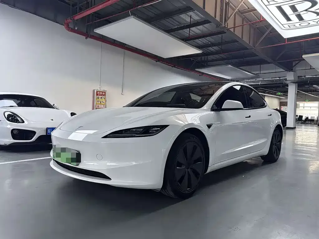 Tesla Model 3 — фото 1