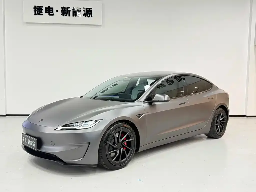 Tesla Model 3 — фото 1
