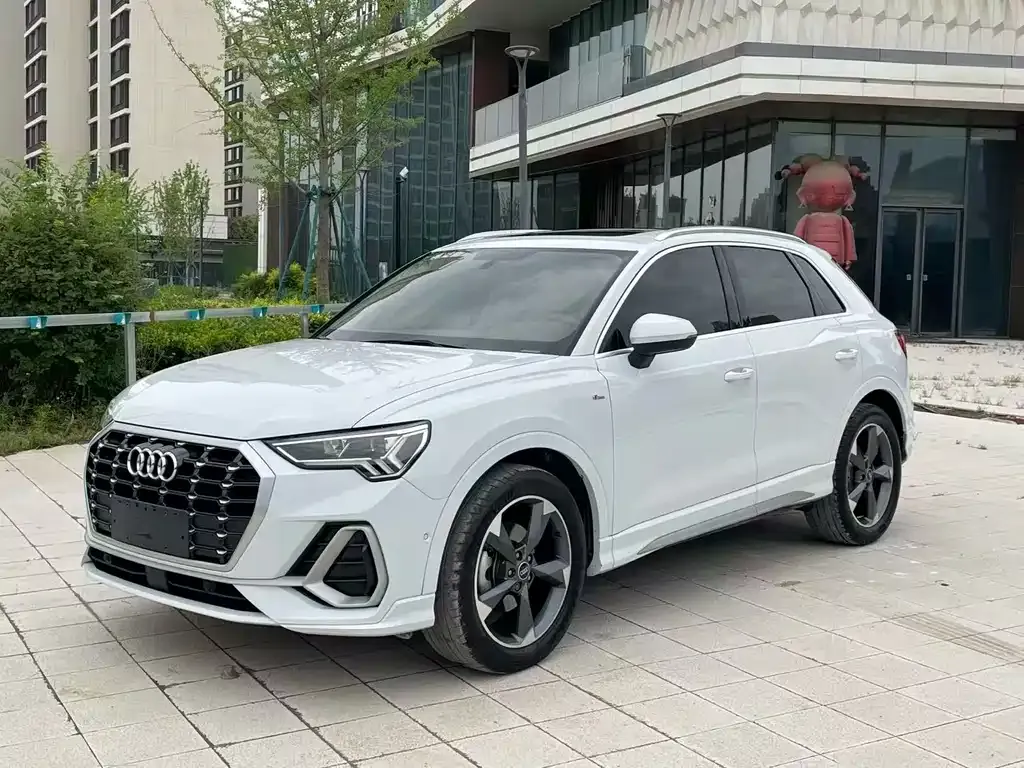 Audi Q3 — фото 1