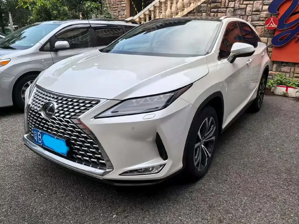 Lexus RX — фото 1