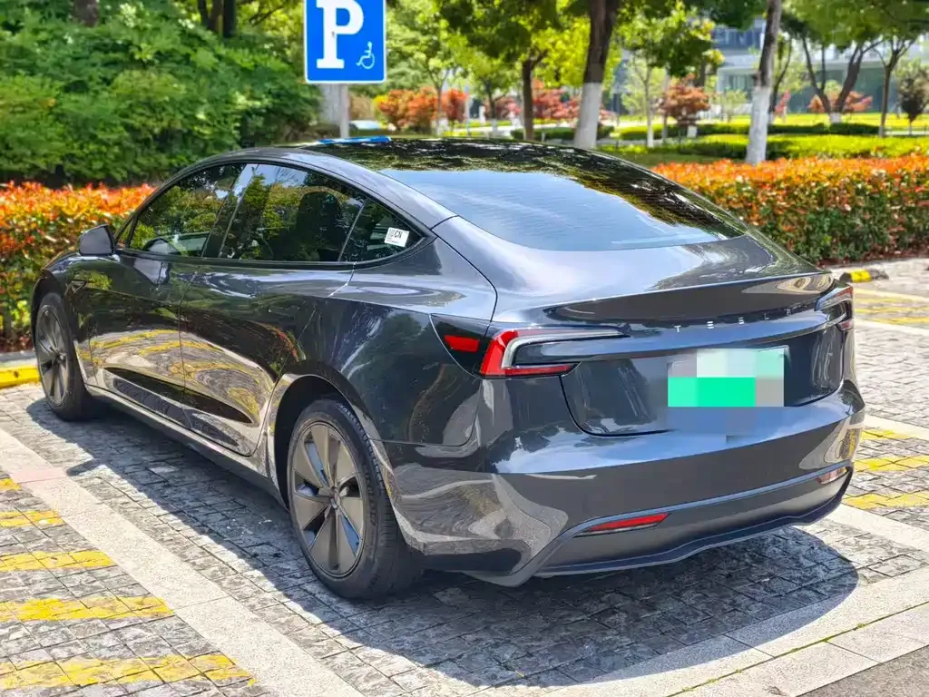 Tesla Model 3 — фото 5