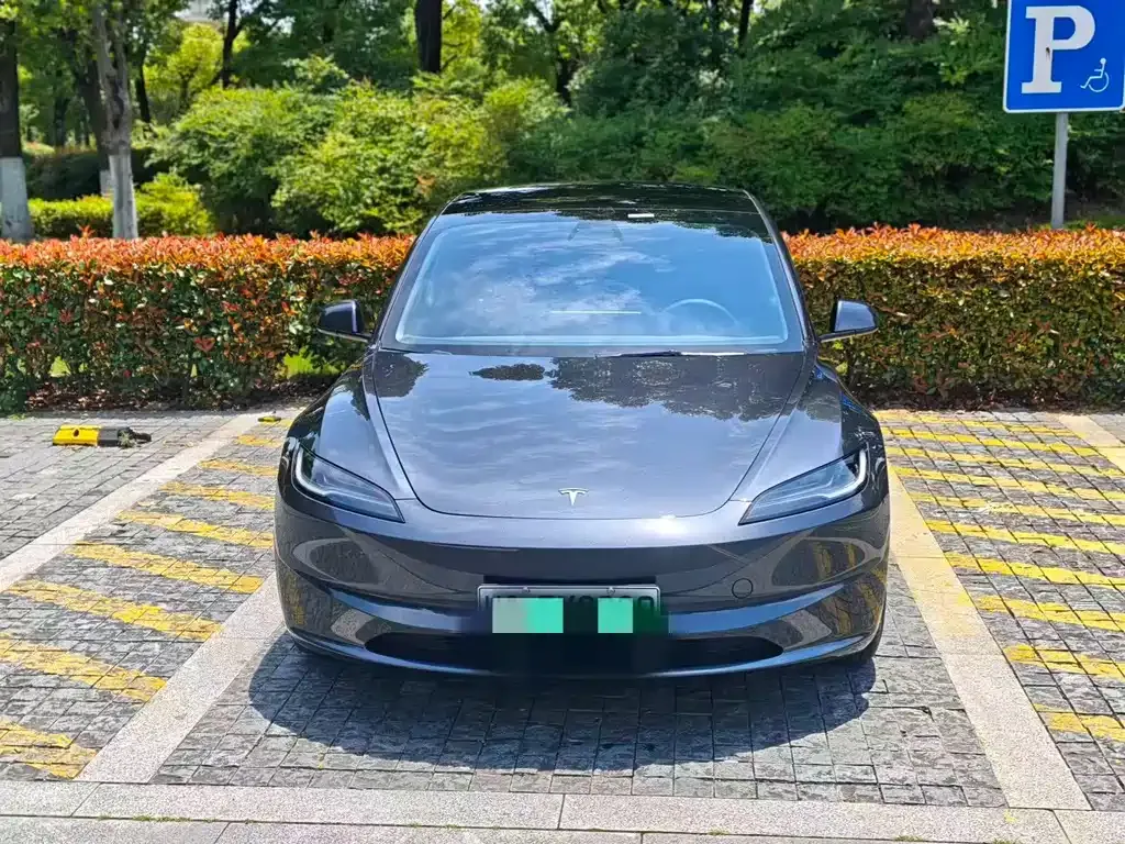 Tesla Model 3 — фото 9