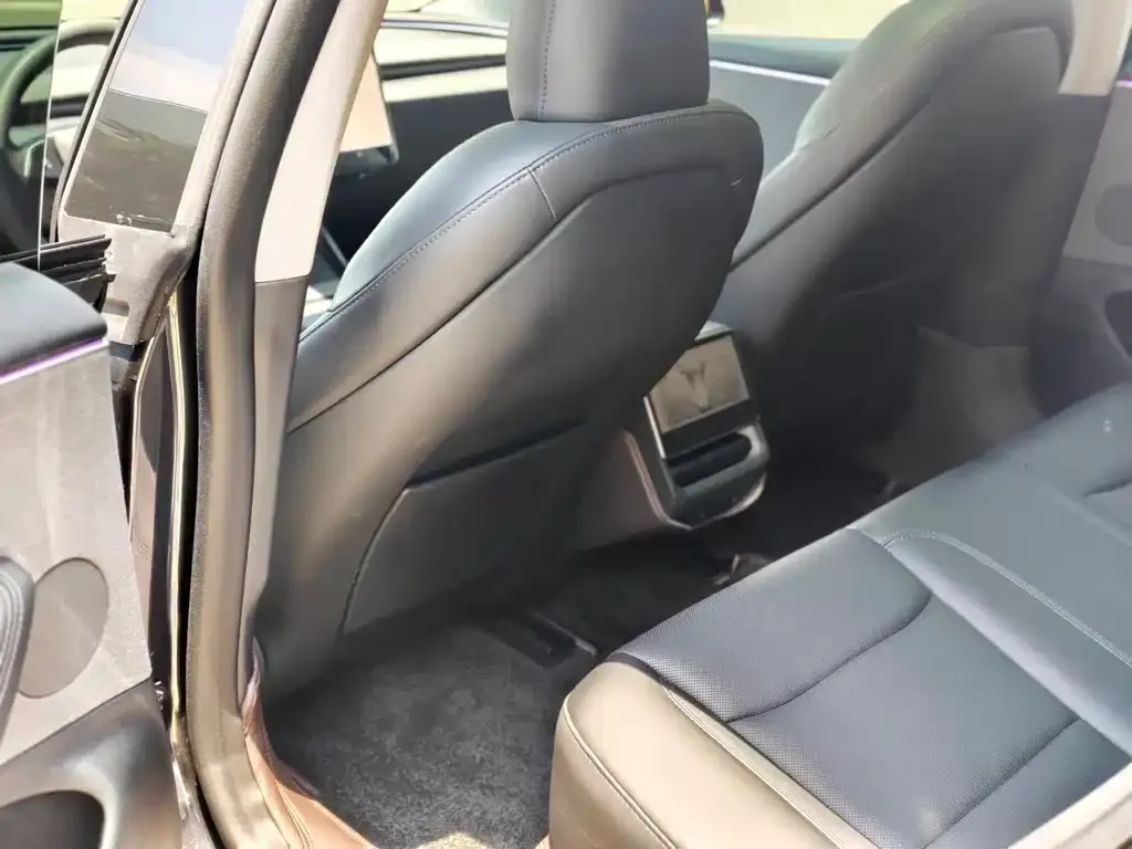 Tesla Model 3 — фото 10