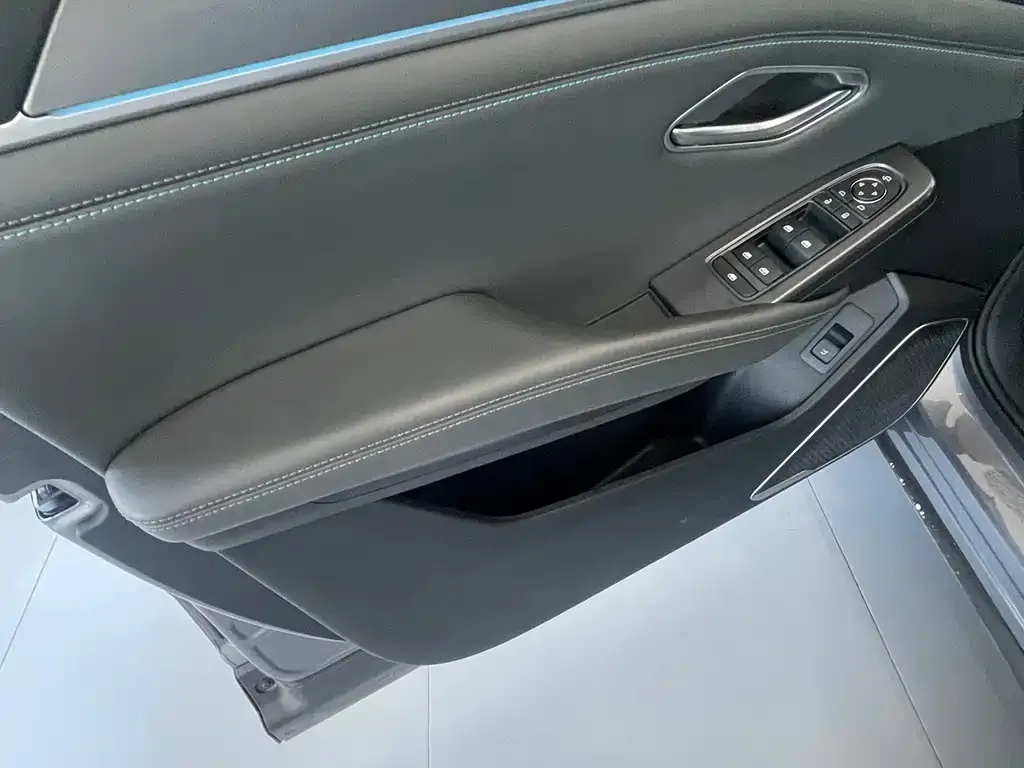 BYD L DM-i — фото 2