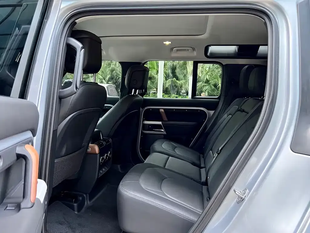 Land Rover Defender — фото 10