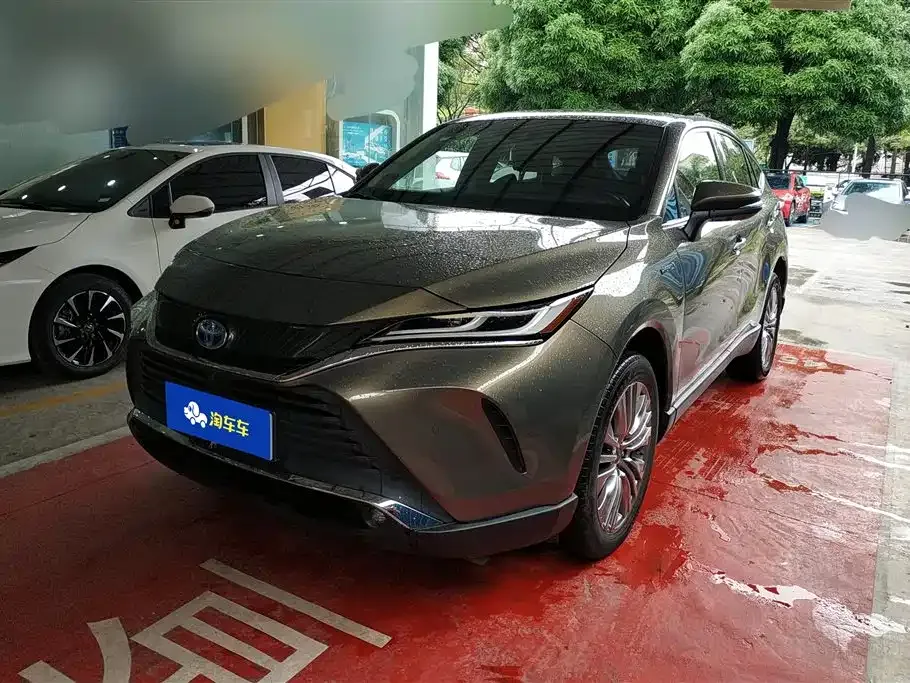 Toyota Harrier — фото 1