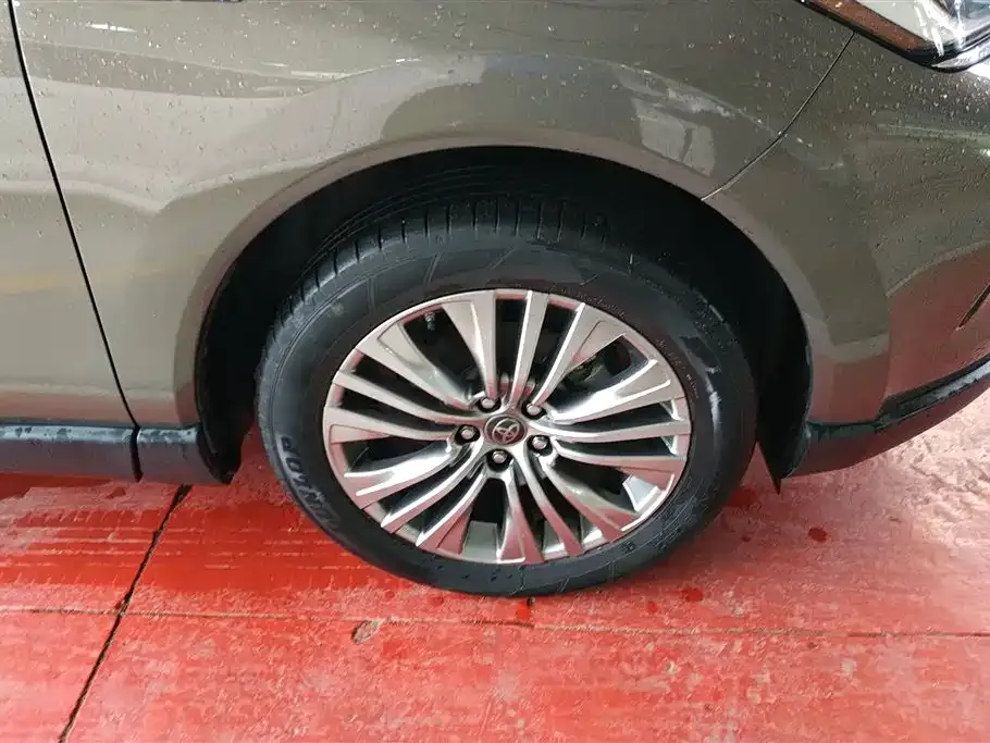 Toyota Harrier — фото 6