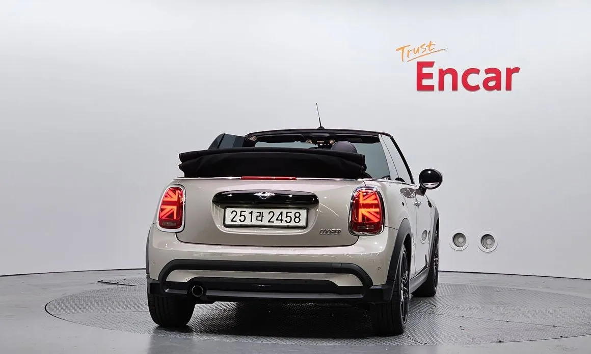 Mini Cooper Convertible 2024 из KR, фото 2