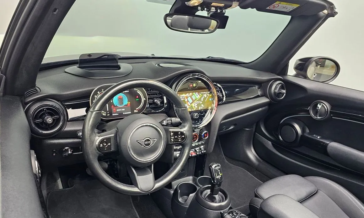 Mini Cooper Convertible 2024 из KR, фото 8