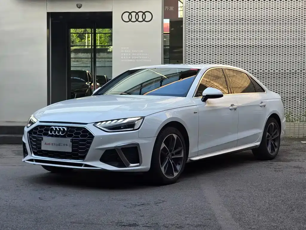 Audi A4L — фото 1