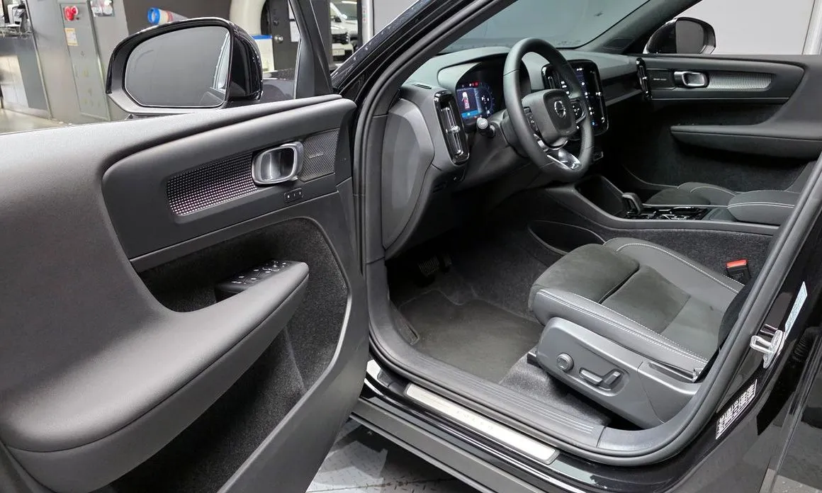 Volvo XC40 2025 из KR, фото 4