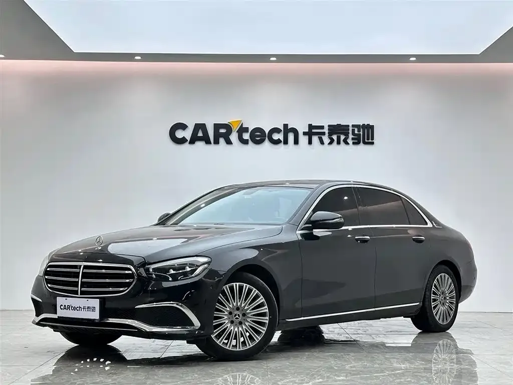 Mercedes-Benz E-Class — фото 1