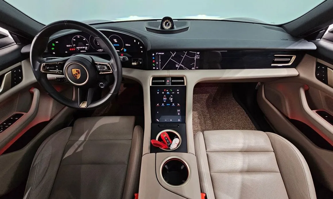 Porsche Taycan 2022 из KR, фото 10