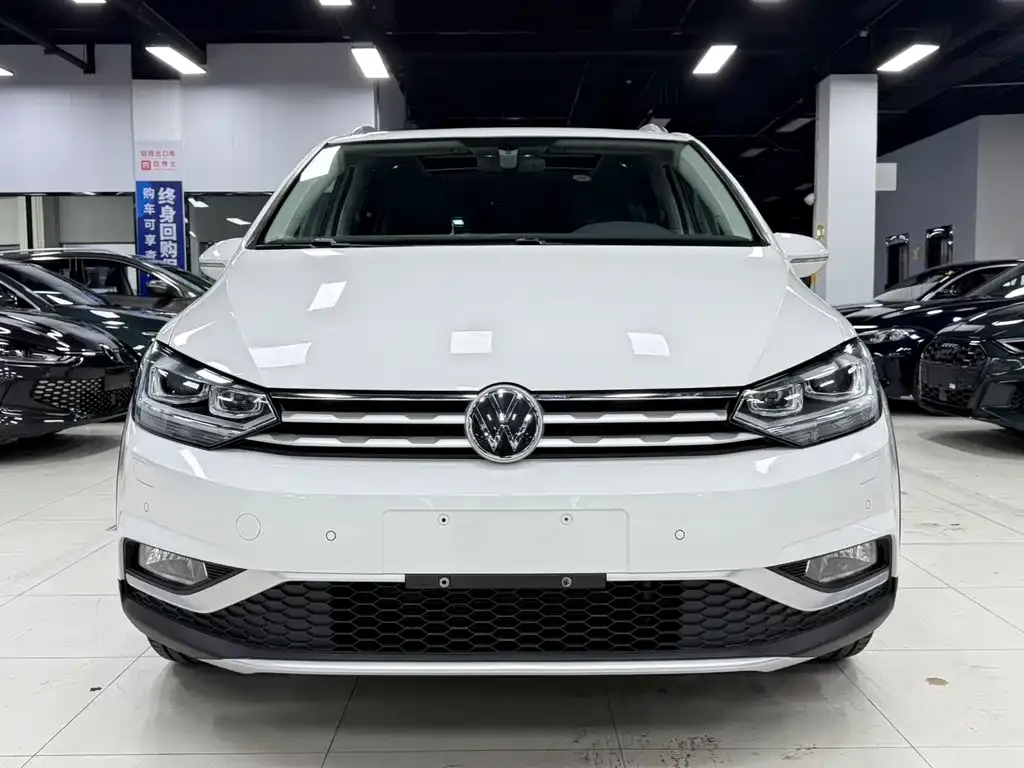 Volkswagen Touran 2022 из CN, фото 2