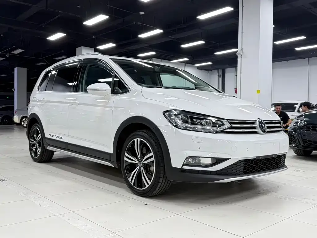 Volkswagen Touran 2022 из CN, фото 8