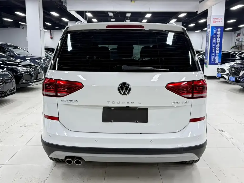 Volkswagen Touran 2022 из CN, фото 9