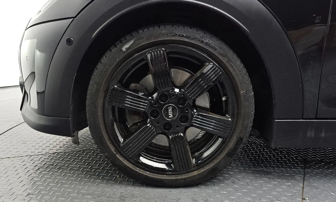 Mini Cooper Convertible 2023 из KR, фото 7