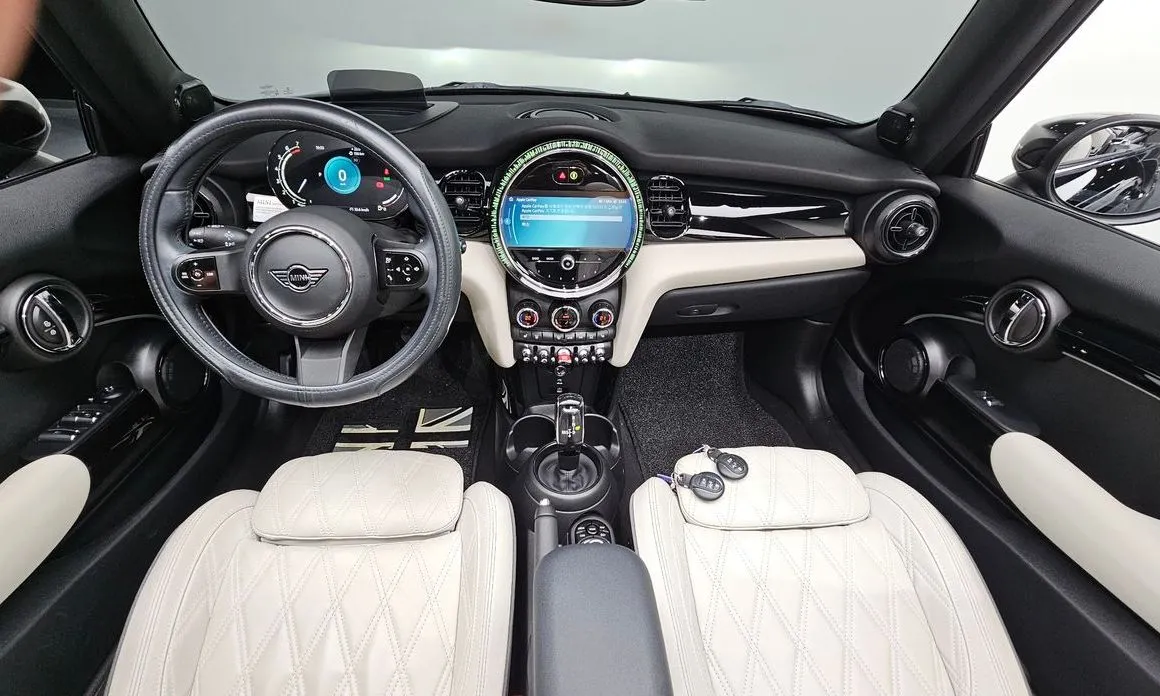 Mini Cooper Convertible 2023 из KR, фото 4