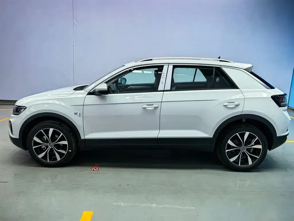Volkswagen T-Roc — фото 9