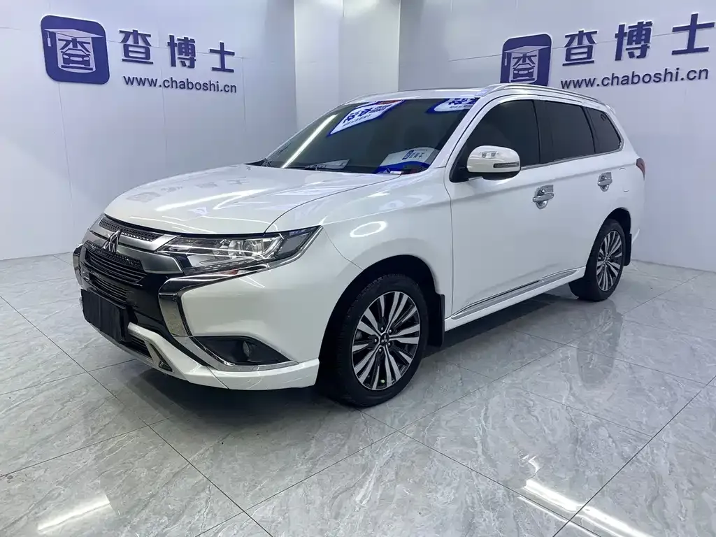 Mitsubishi Outlander — фото 1