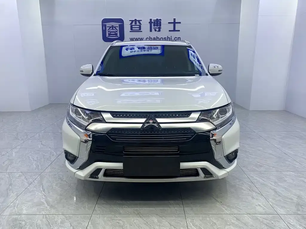 Mitsubishi Outlander — фото 9